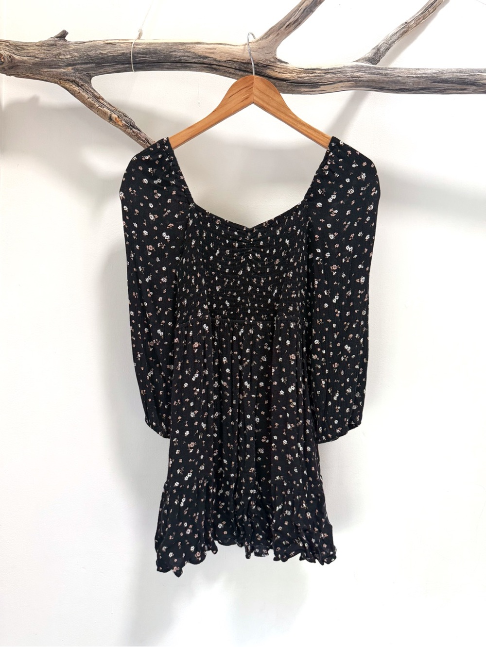 Carly Jean Los Angeles CJLA Black Ditsy Floral Smocked Mini Dress Summer Medium